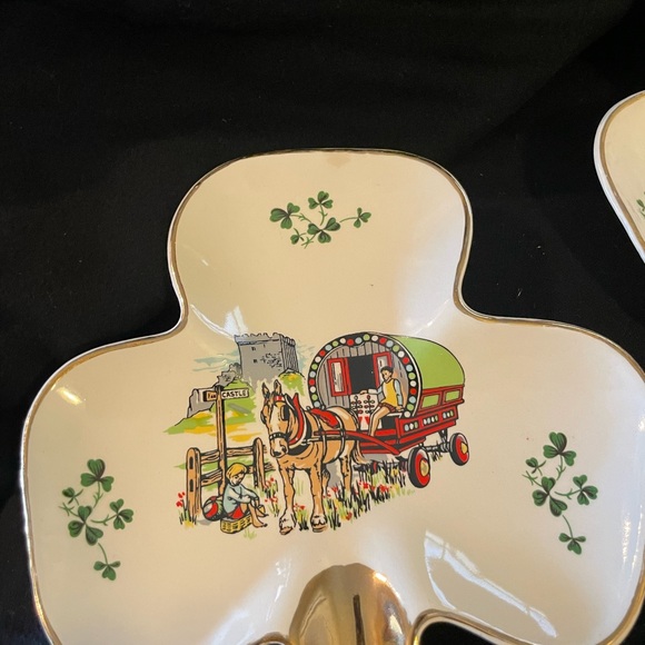 Carrigaline Pottery - 3 Vintage Shamrock Shaped Ashtrays With Gold Leafing; - Picture 4 of 5